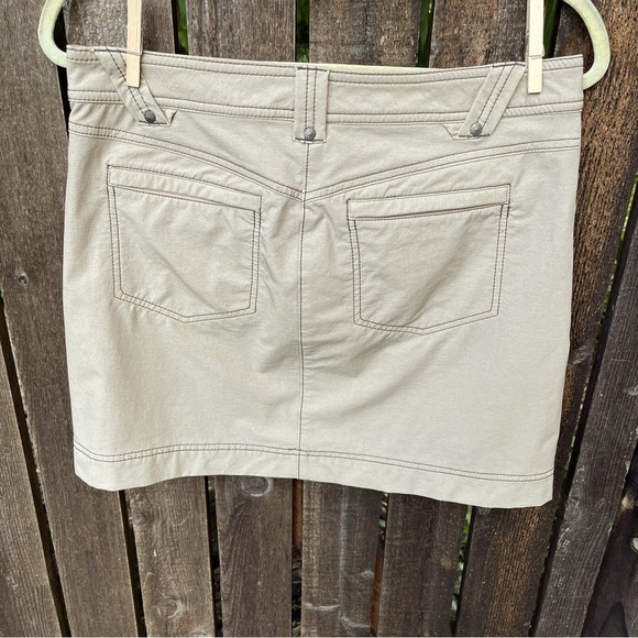 Athleta Take A Hike Snap Side Tan Hiking Skirt Sz 6 - Picture 9 of 11